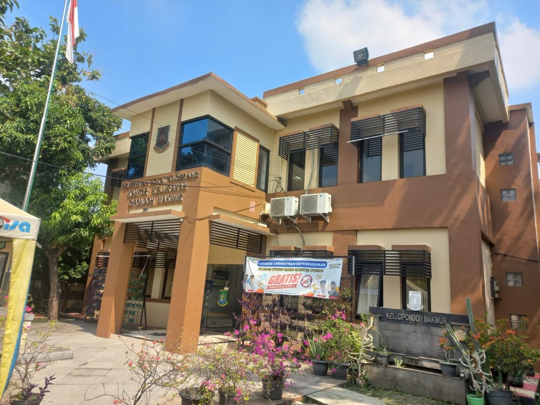 Kantor Kelurahan Cipondoh Makmur