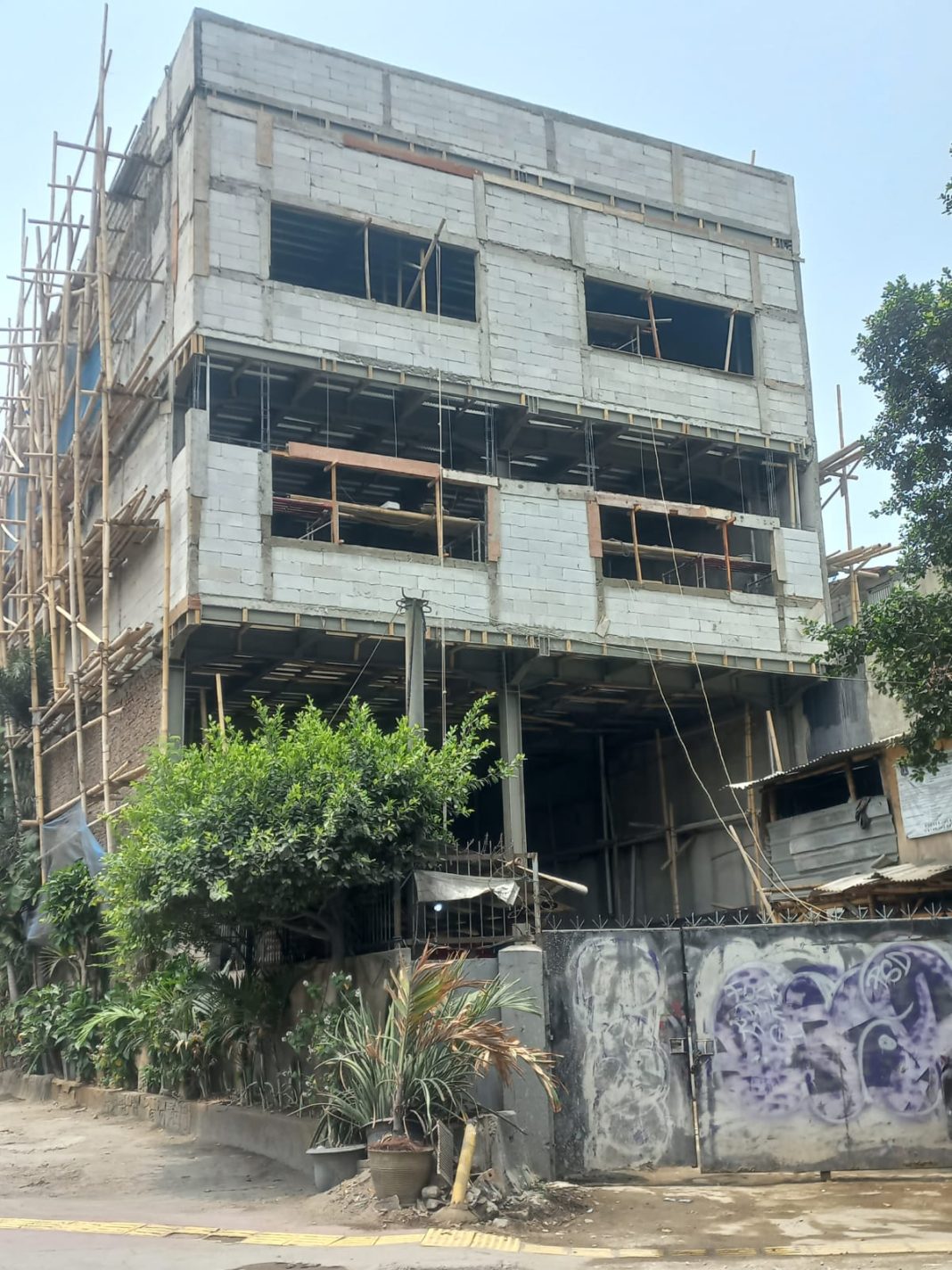 Bangunan Jln. Lodan, Ancol Bangunan Tidak Sesuai PBG di Jln. Lodan Raya, No.25, Kelurahan Ancol, Kecamatan Pademangan, Jakarta Utara